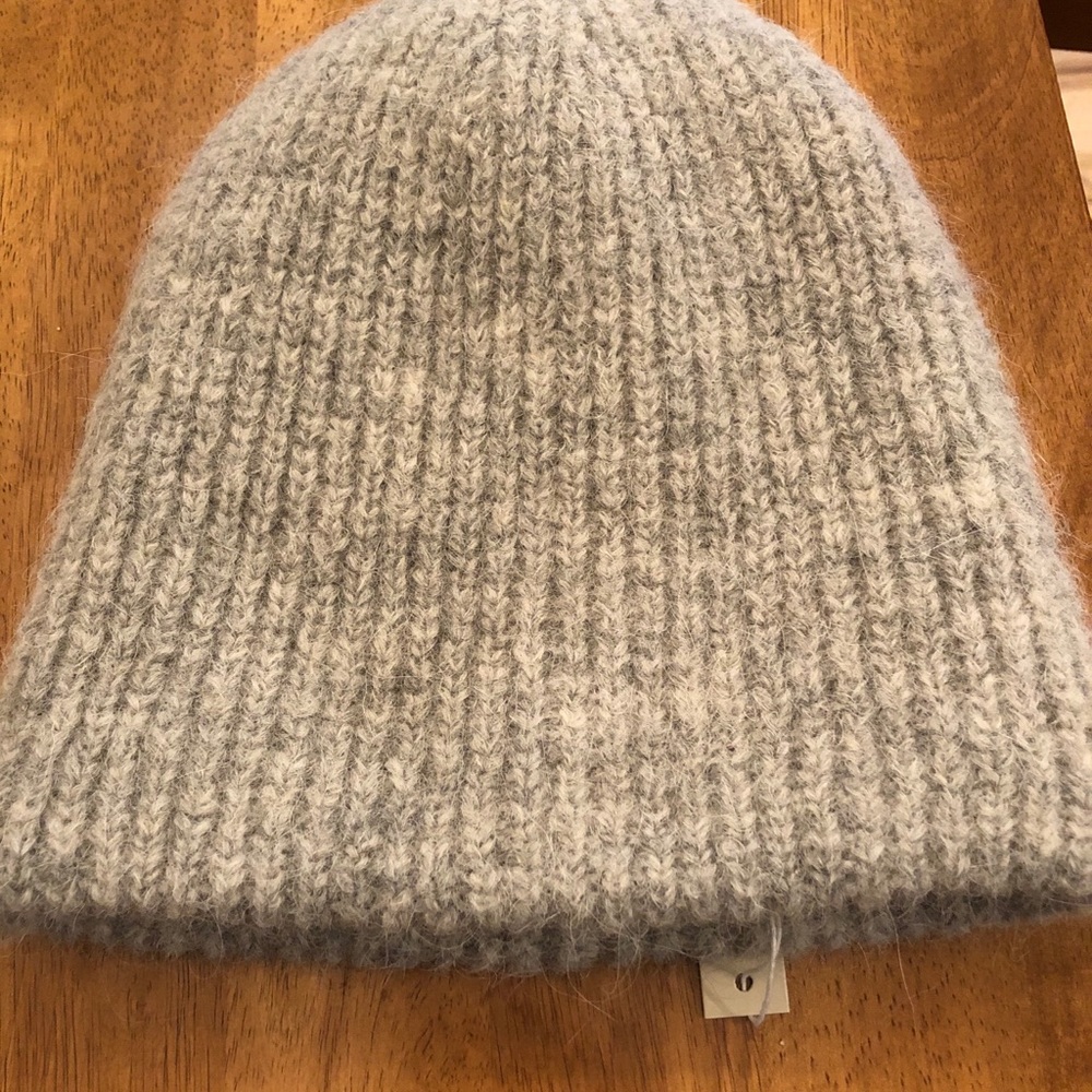 SOLD • Madewell Merino Wool Beanie ❄️